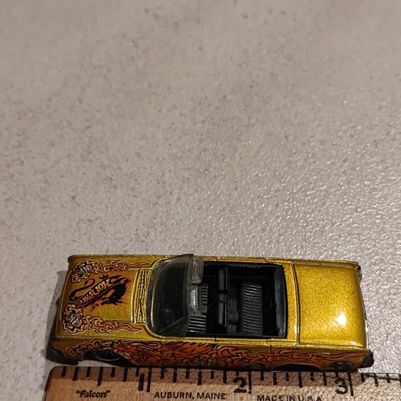 Vintage Hot Wheel 1999 features 1:64 scale diecast model of Lincoln Continental - Picture 7 of 10